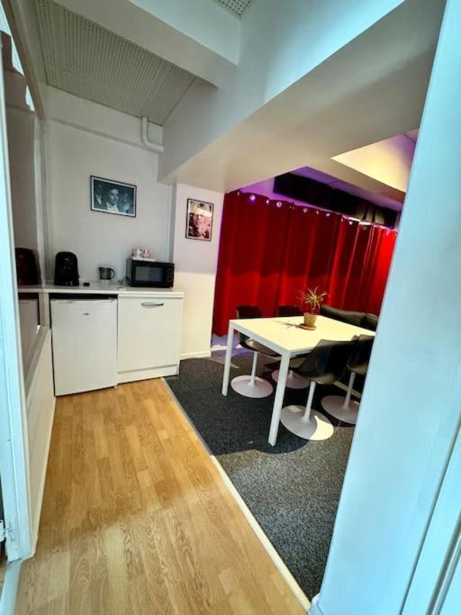 Experience Cinema Immersif Dans Appartement Renove Pres De Montmartre Paris Exterior foto